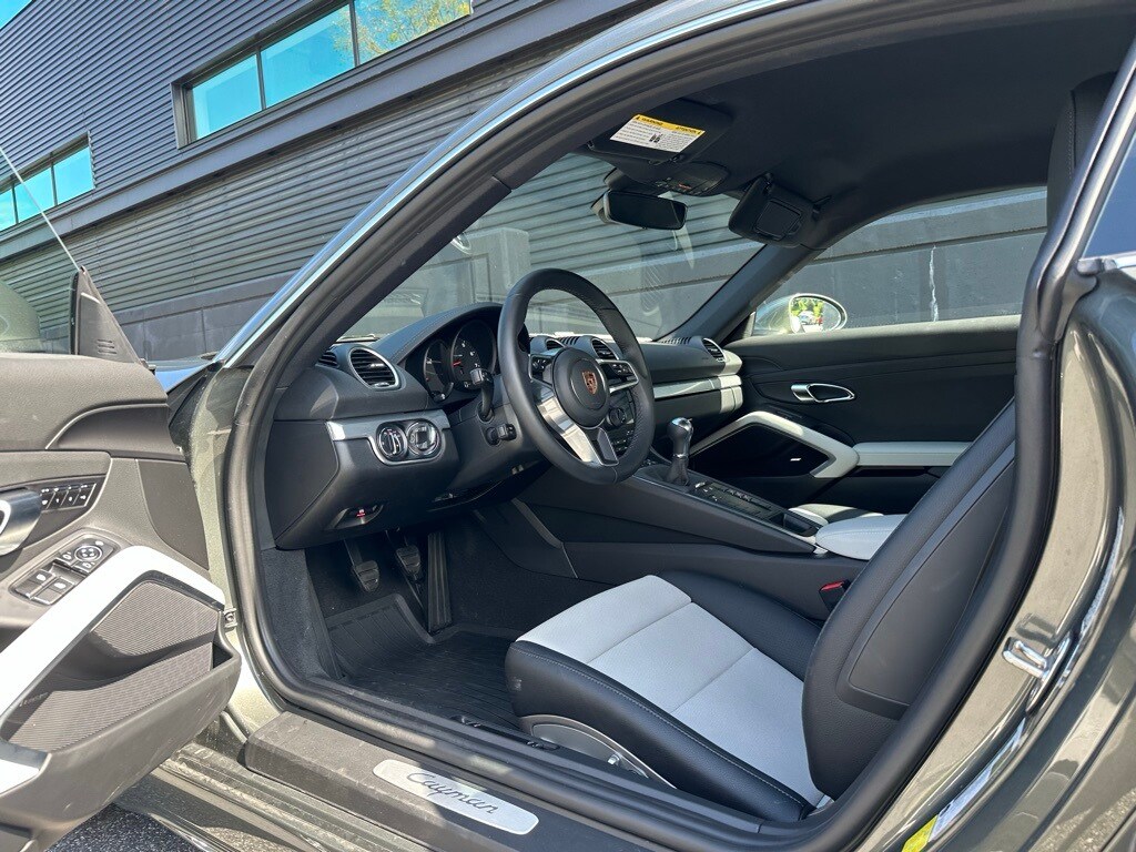 2025 Porsche Cayman photo 4