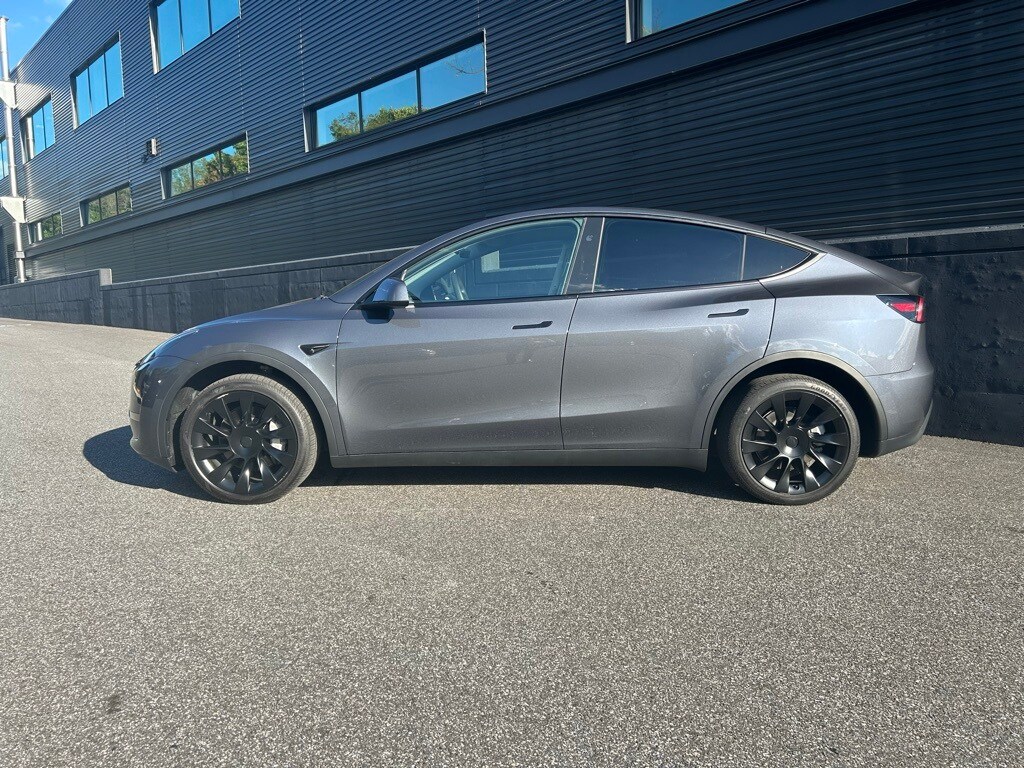2023 Tesla Model Y Long Range photo 2