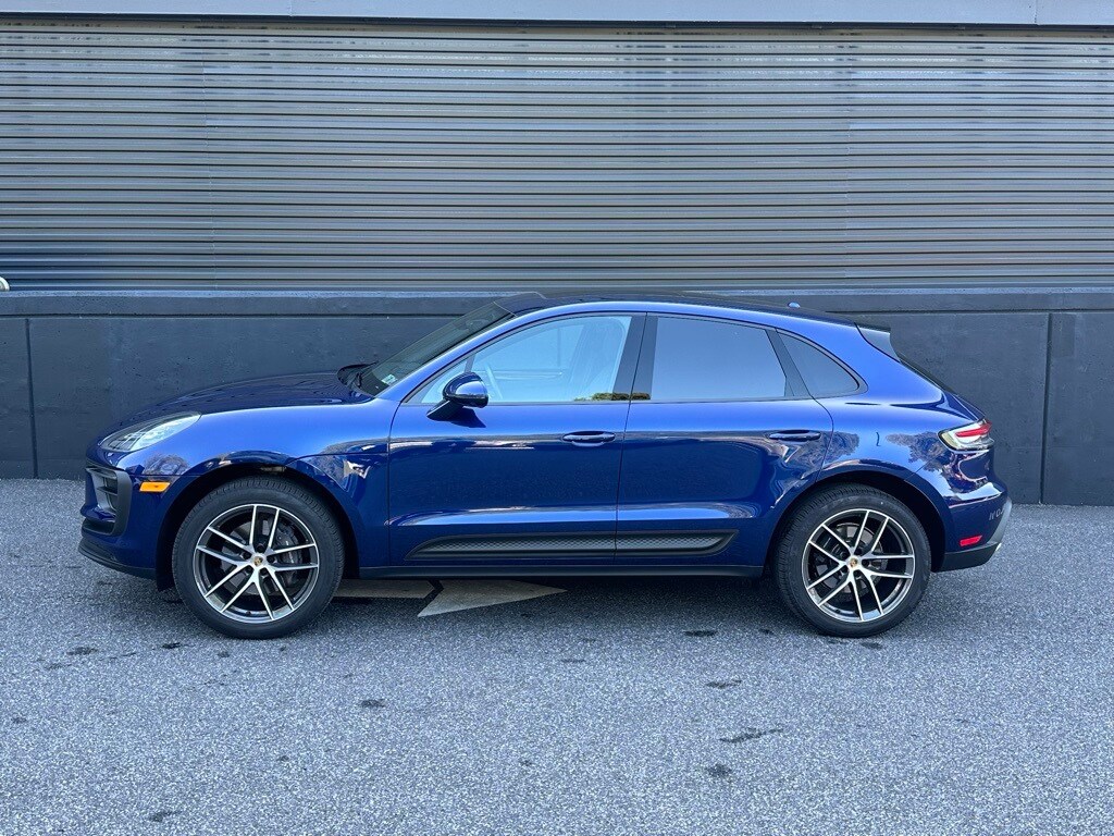 2025 Porsche Macan S photo 2