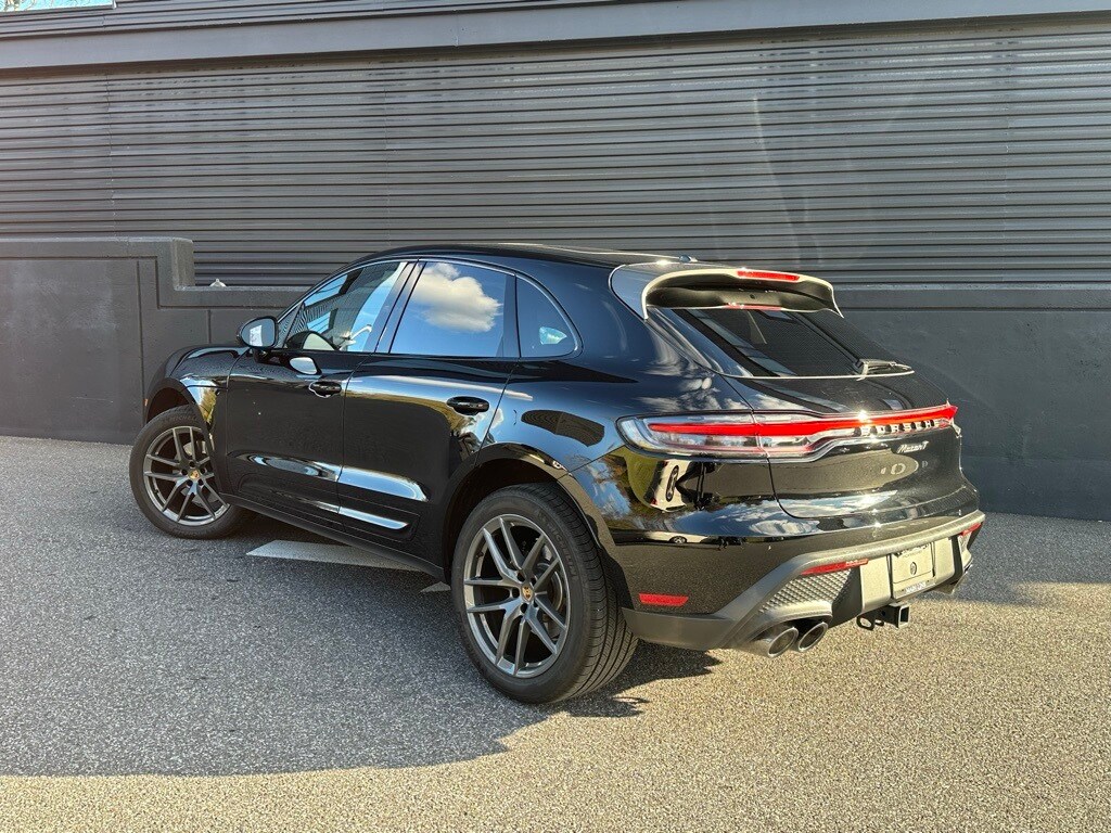 2025 Porsche Macan T photo 3