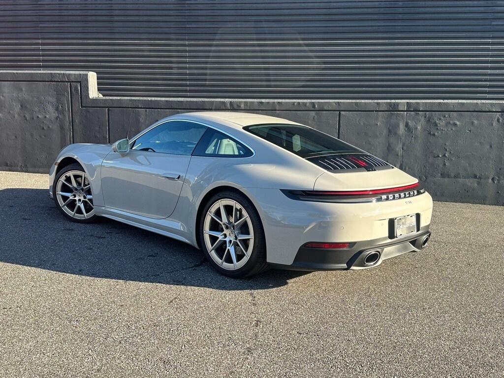 2025 Porsche 911 photo 3