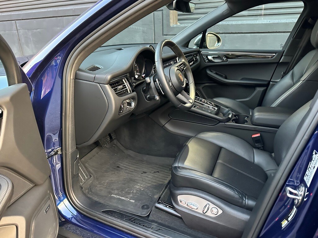 2024 Porsche Macan T photo 4