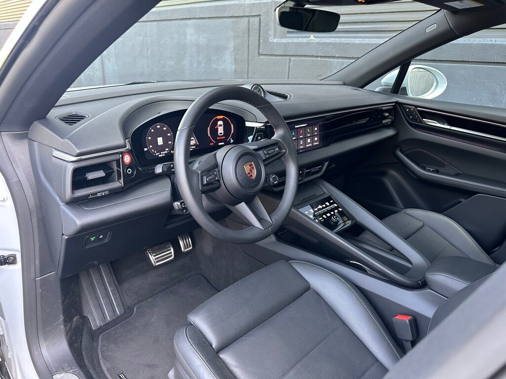 2025 Porsche Macan Electric photo 3