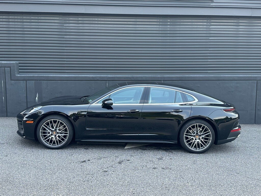 2025 Porsche Panamera 4 photo 2