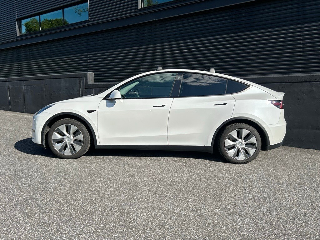 2021 Tesla Model Y Long Range photo 2