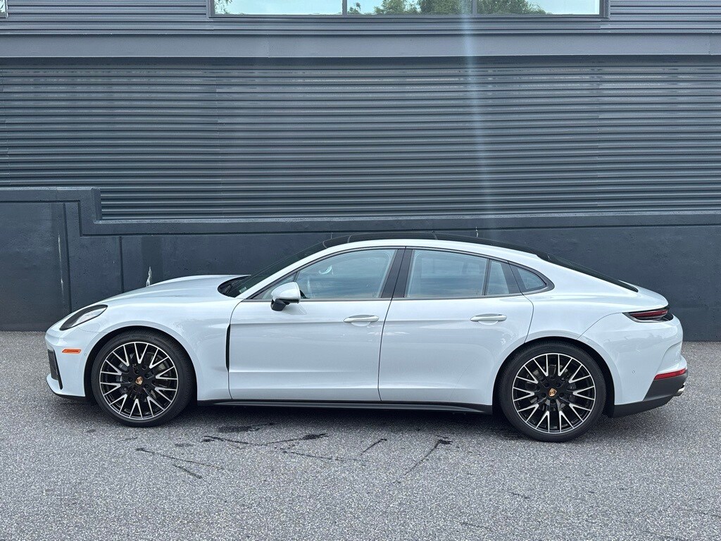 2025 Porsche Panamera 4 photo 2