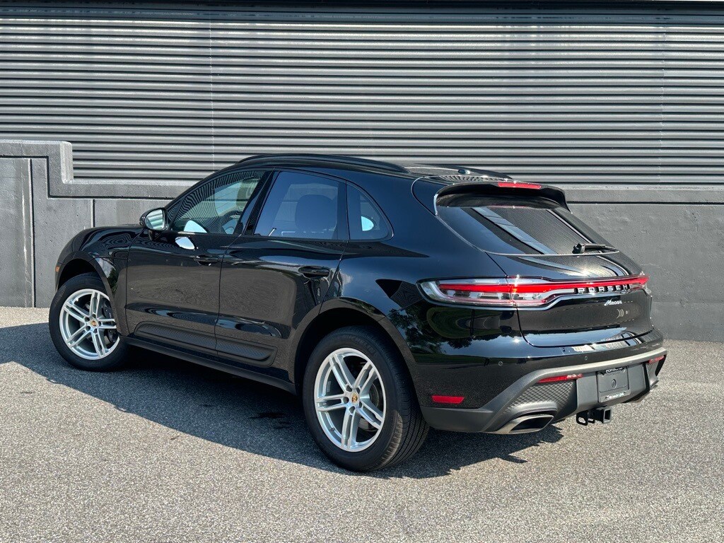 2025 Porsche Macan S photo 3