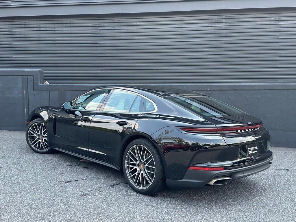 2025 Porsche Panamera 4 photo 3