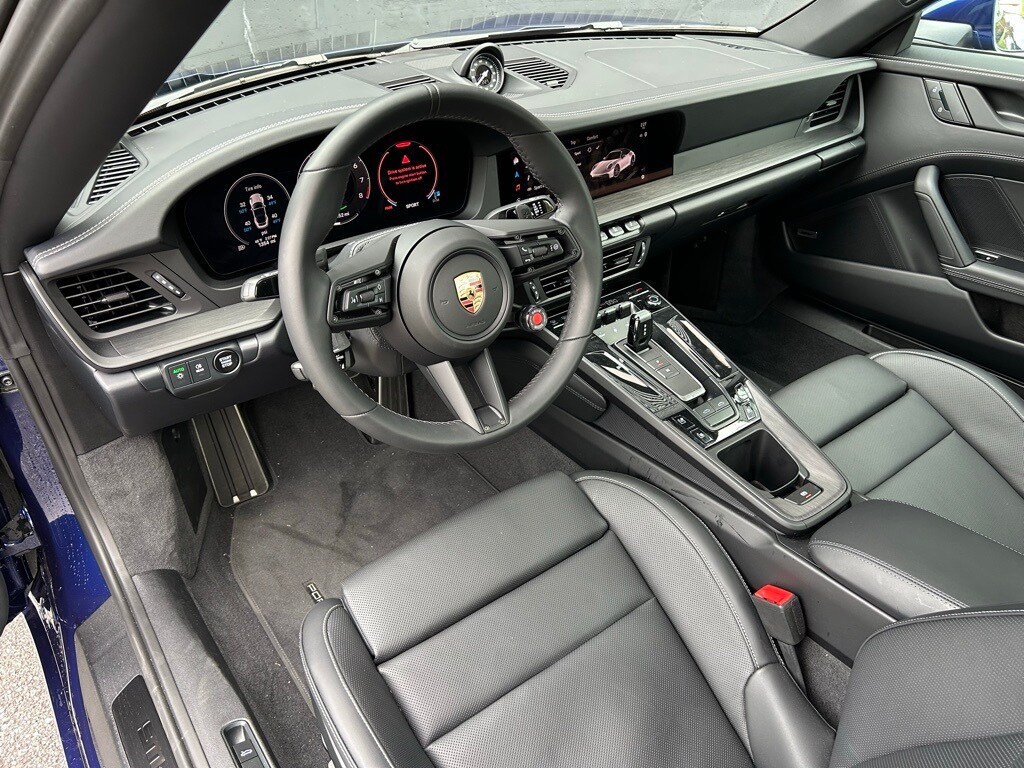 2025 Porsche 911 Targa 4 GTS photo 4