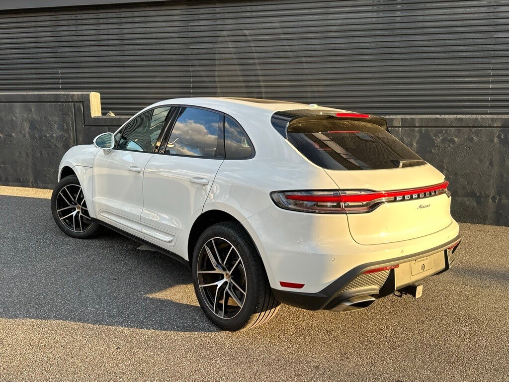 2025 Porsche Macan T photo 3