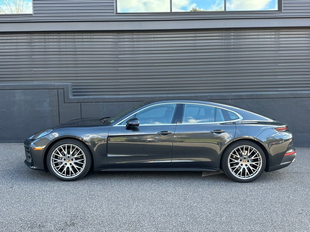 2025 Porsche Panamera 4 photo 2