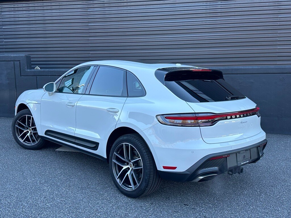 2025 Porsche Macan photo 3
