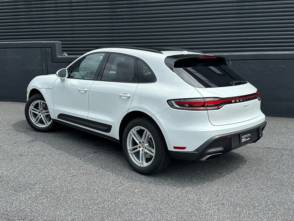2024 Porsche Macan T photo 3