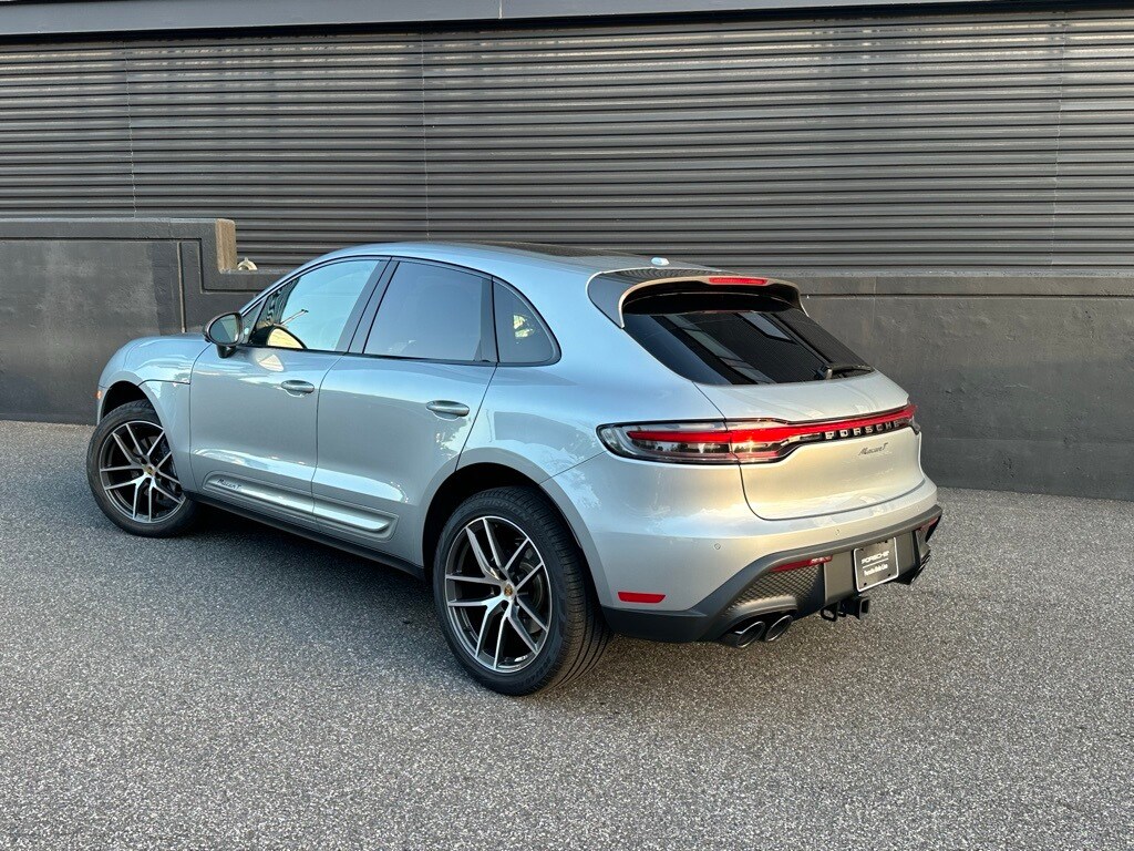 2025 Porsche Macan T photo 3