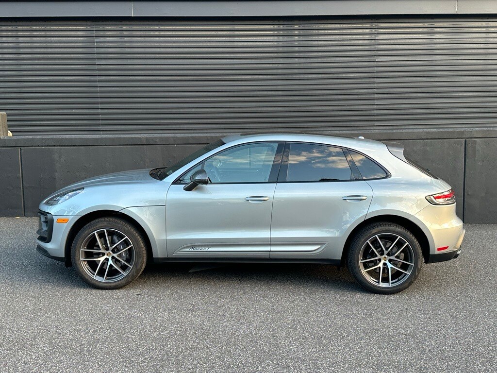 2025 Porsche Macan T photo 2