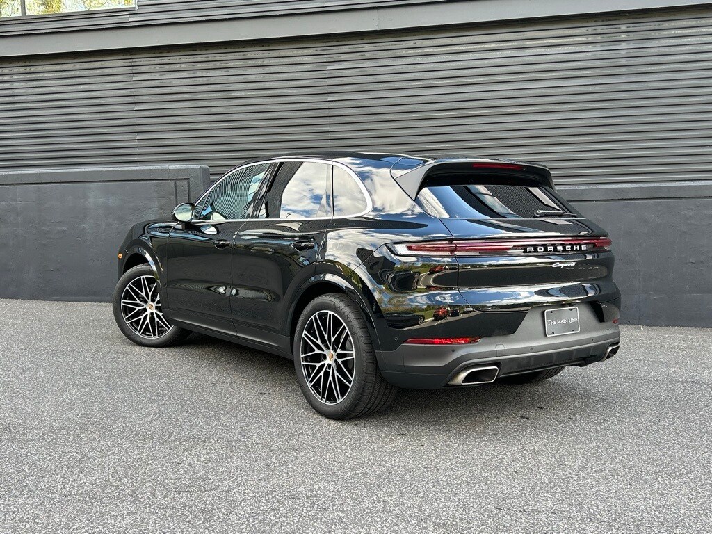 2025 Porsche Cayenne photo 3