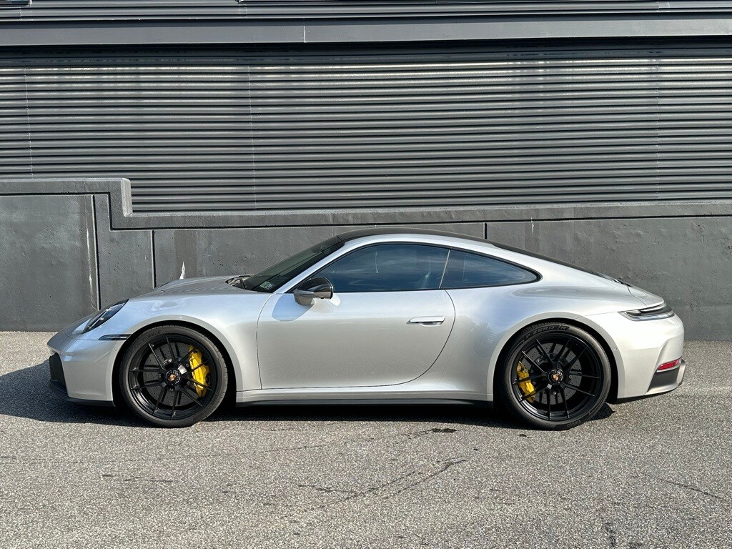 2025 Porsche 911 4 GTS photo 2