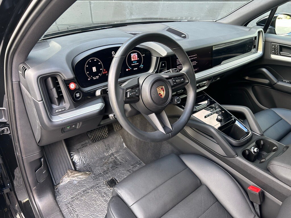 2025 Porsche Cayenne photo 4