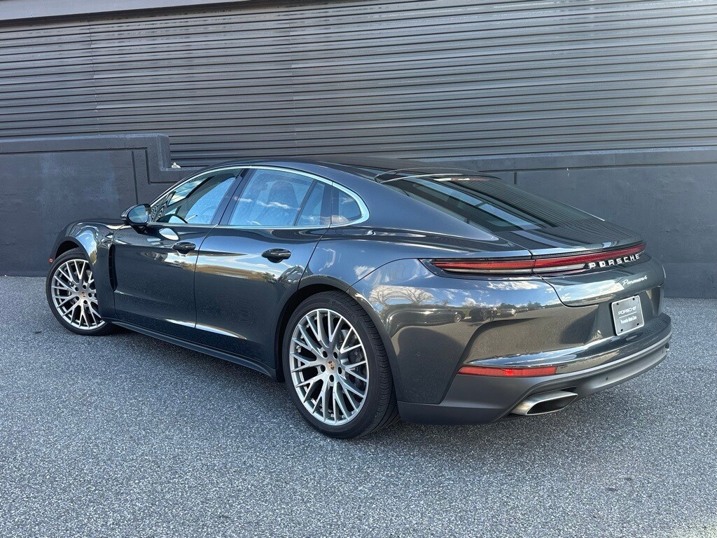2025 Porsche Panamera 4 photo 3