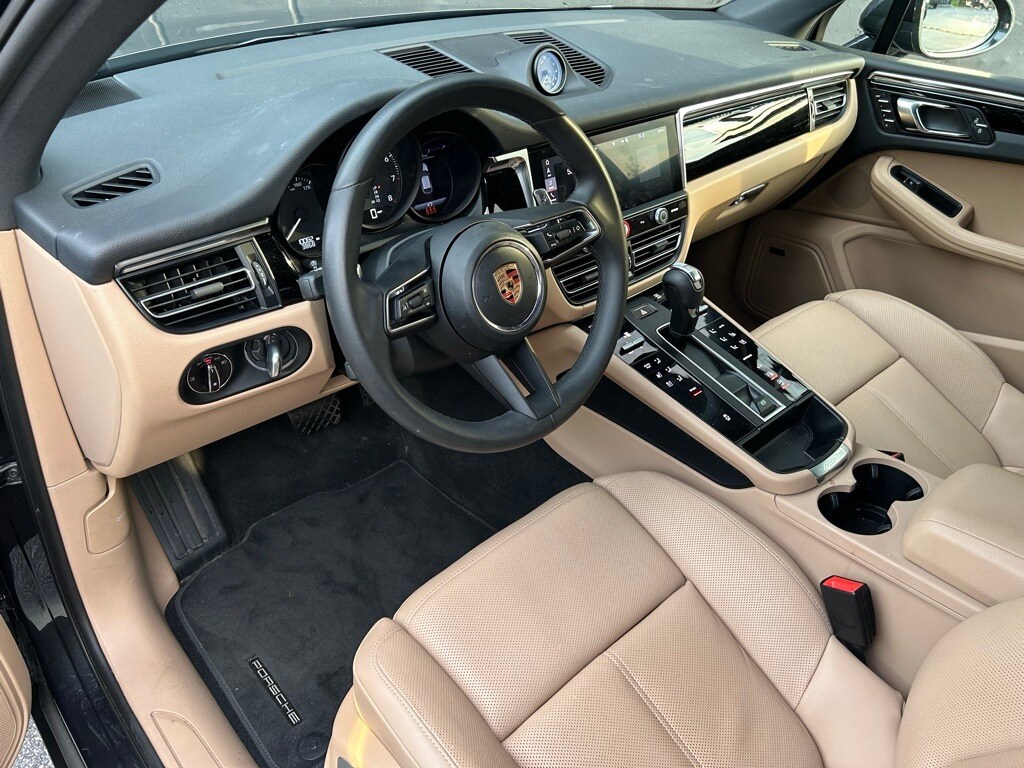 2025 Porsche Macan photo 4