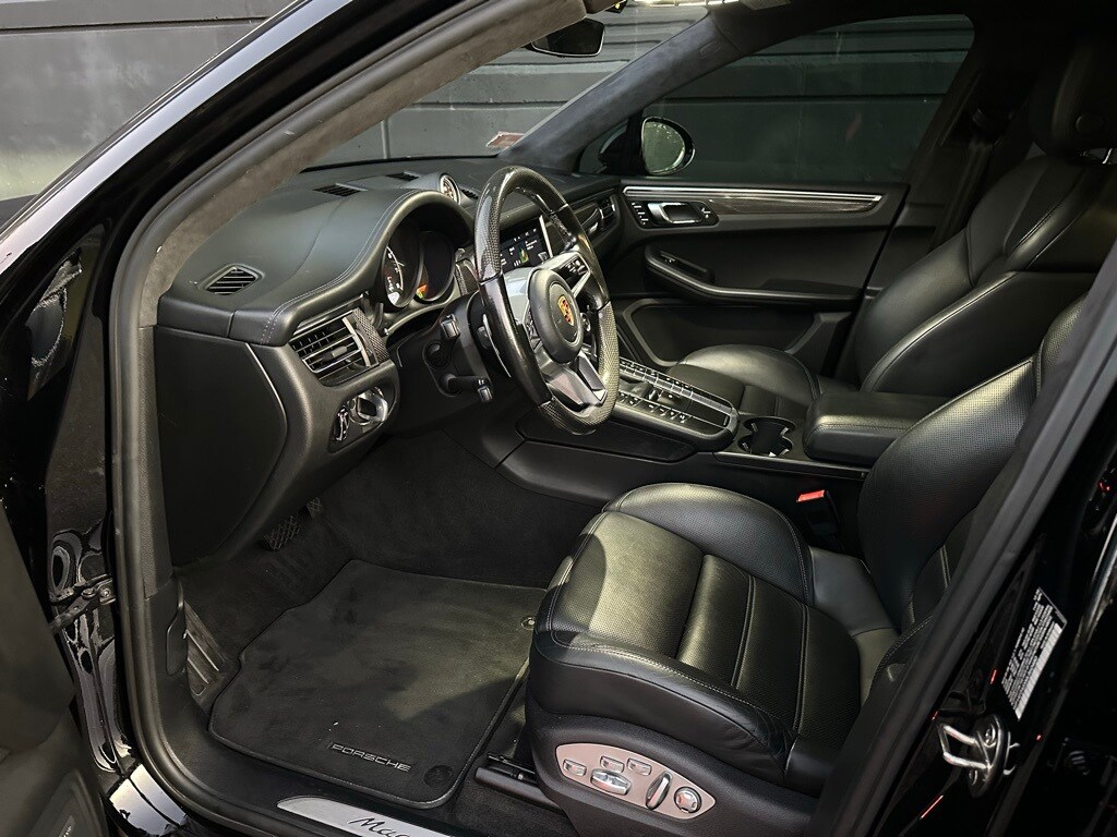 2021 Porsche Macan Turbo photo 4
