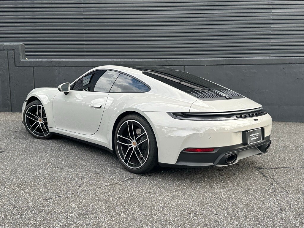 2025 Porsche 911 photo 3