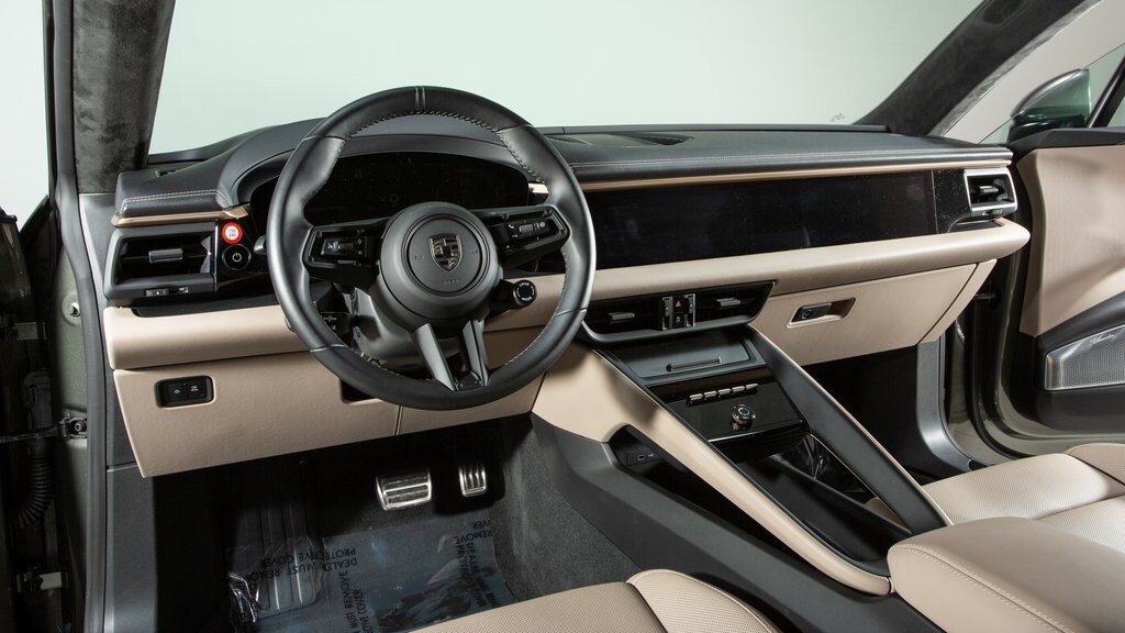 2024 Porsche Macan Electric Turbo photo 4