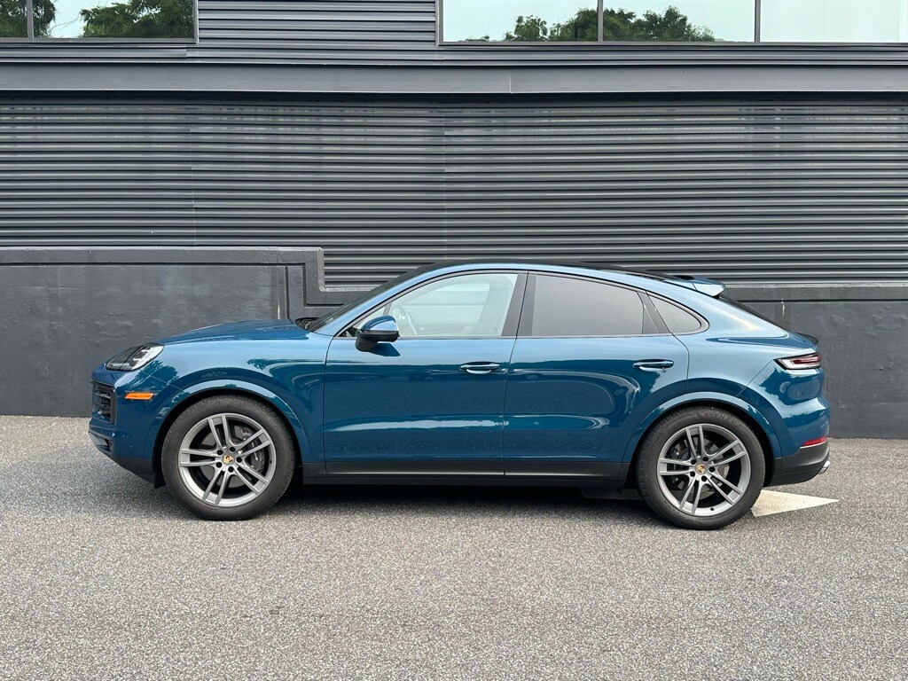 2024 Porsche Cayenne Coupe photo 2