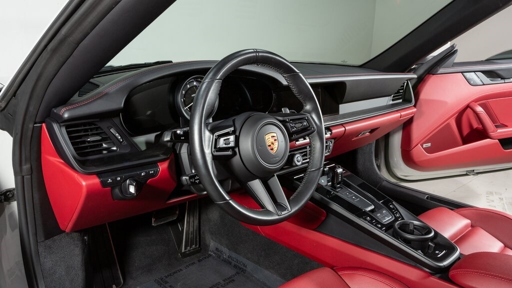2023 Porsche 911 GTS Cabriolet photo 4
