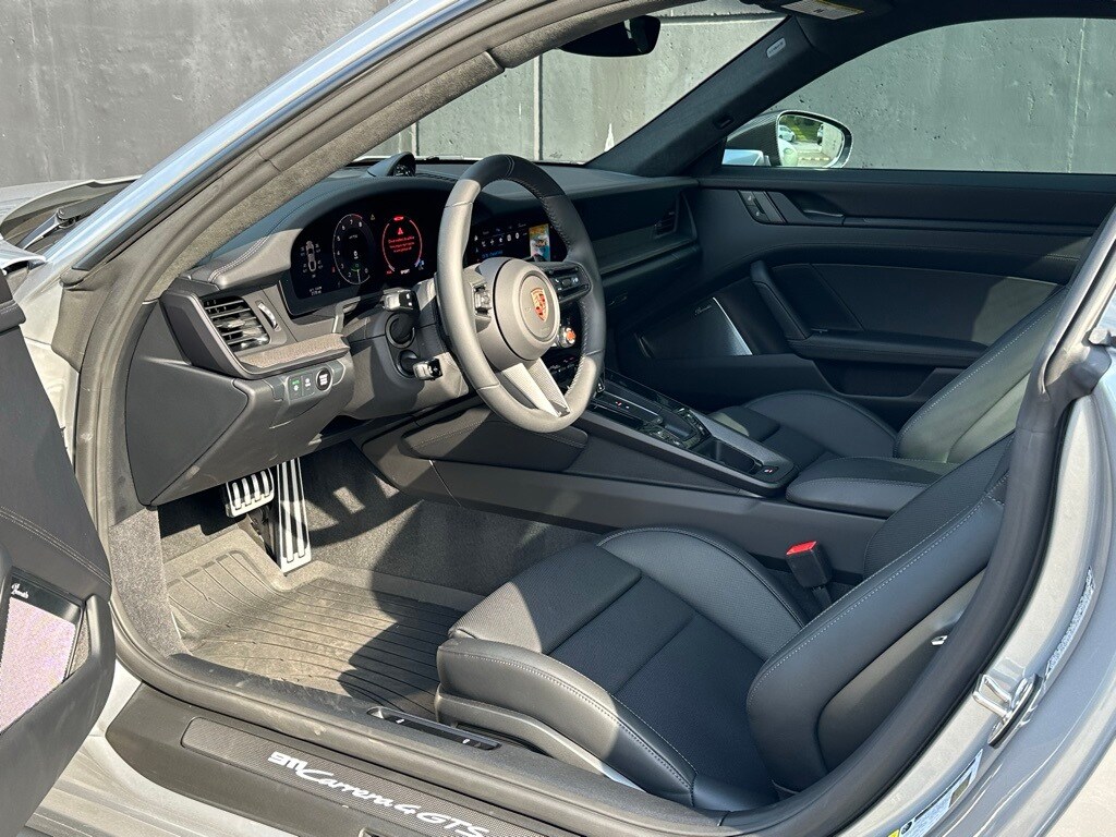 2025 Porsche 911 4 GTS photo 4