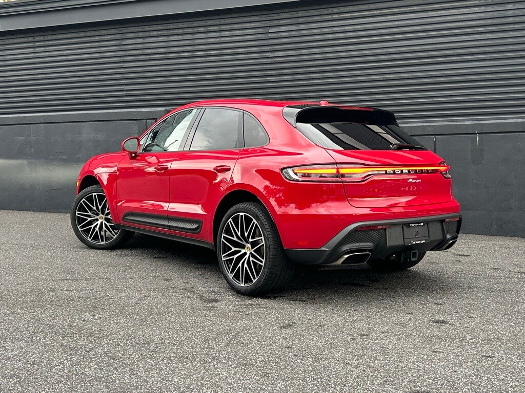 2025 Porsche Macan photo 2