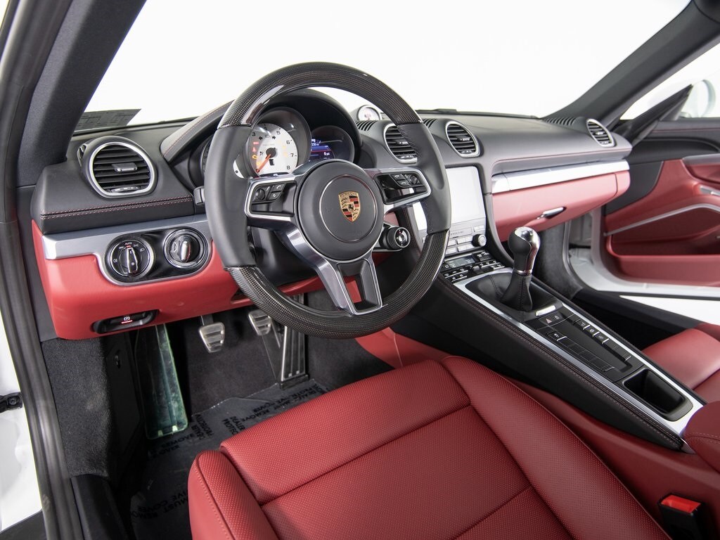 2025 Porsche Cayman S photo 4