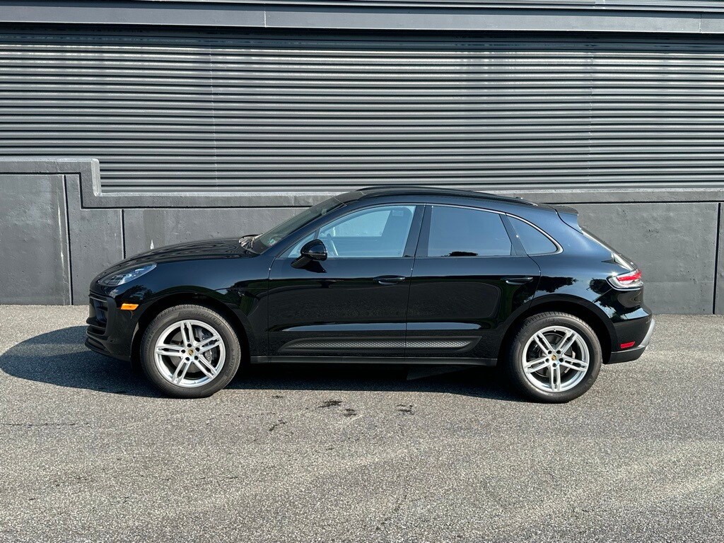 2025 Porsche Macan S photo 2