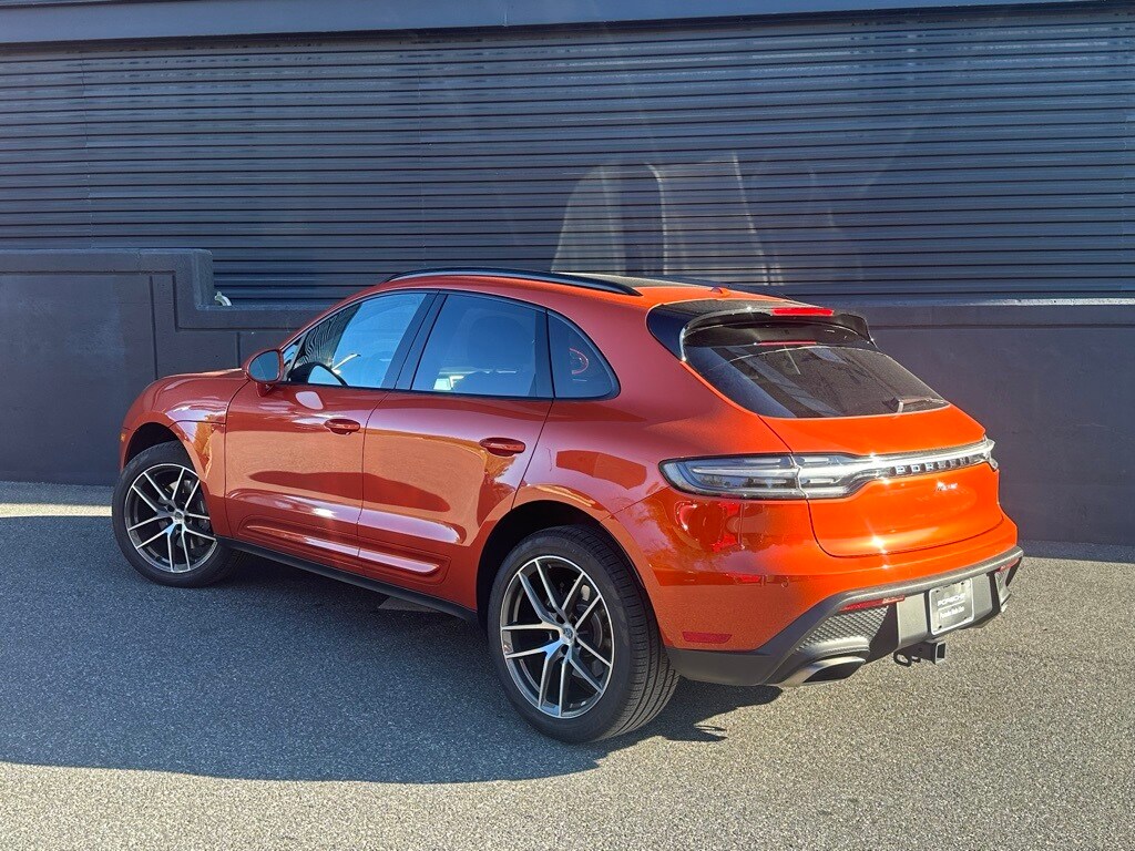 2025 Porsche Macan T photo 3