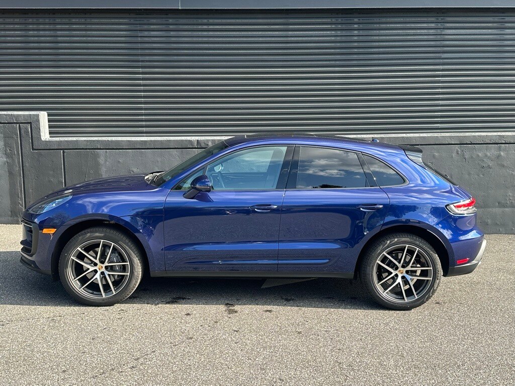 2025 Porsche Macan S photo 2