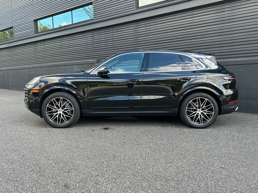 2025 Porsche Cayenne photo 2