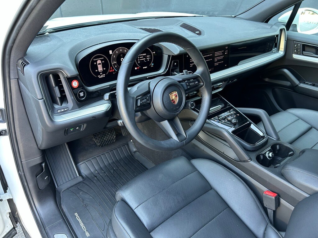 2025 Porsche Cayenne photo 4