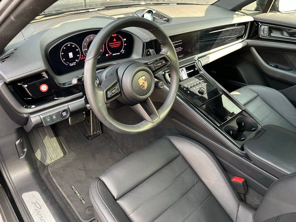 2025 Porsche Panamera 4 photo 4