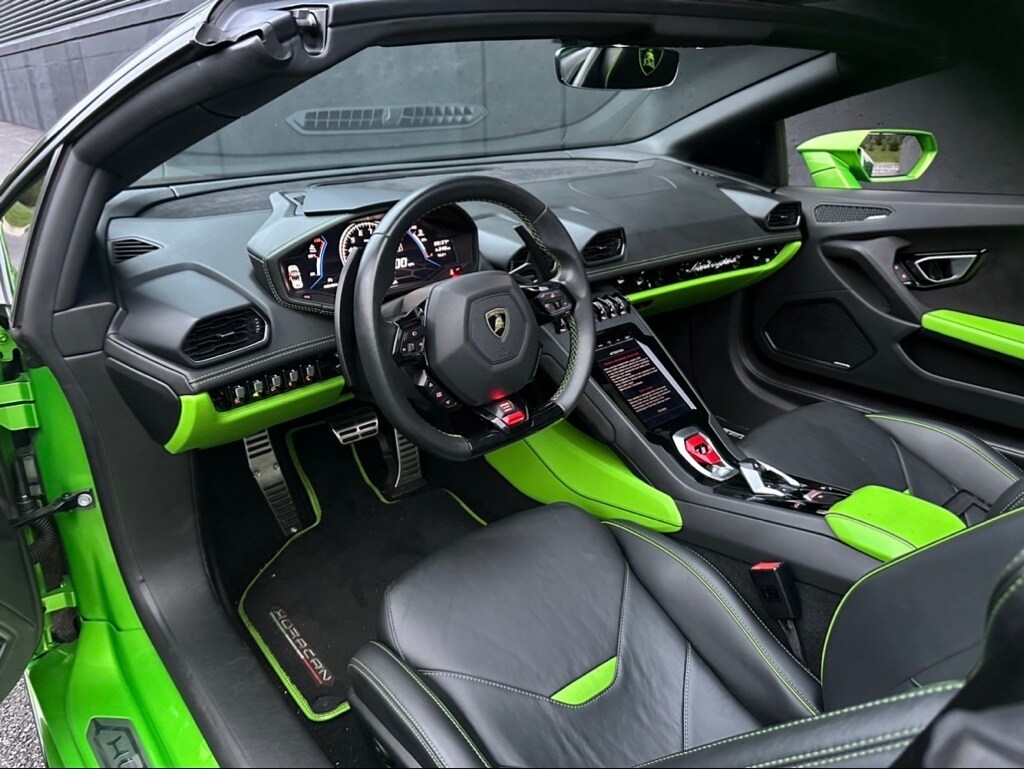 2021 Lamborghini Huracan Evo Spyder photo 4