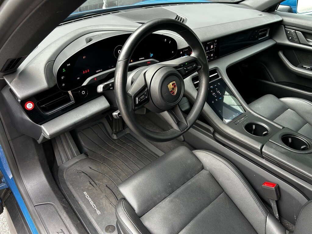 2023 Porsche Taycan photo 4
