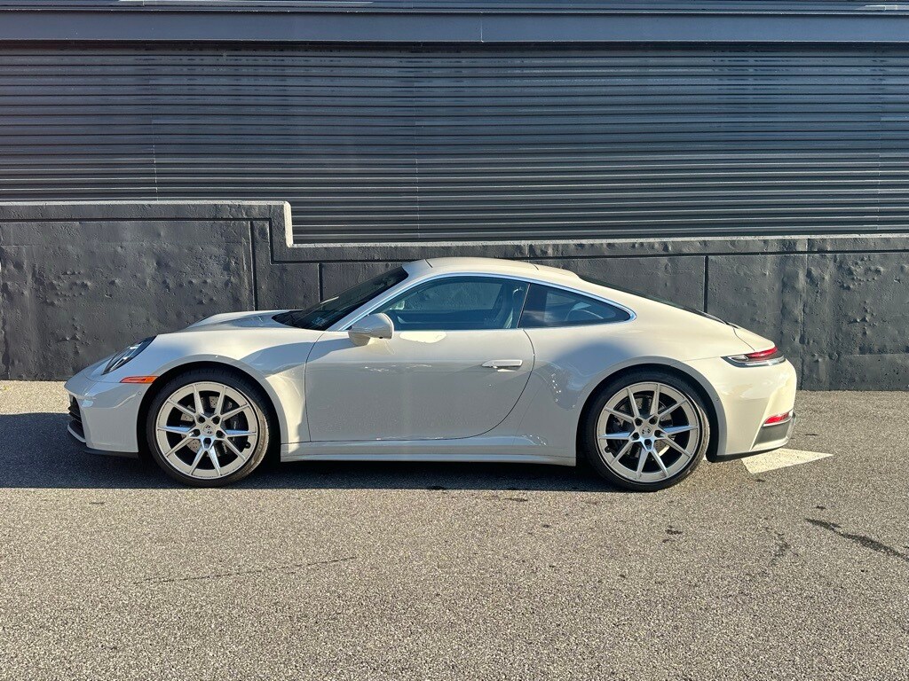 2025 Porsche 911 photo 2