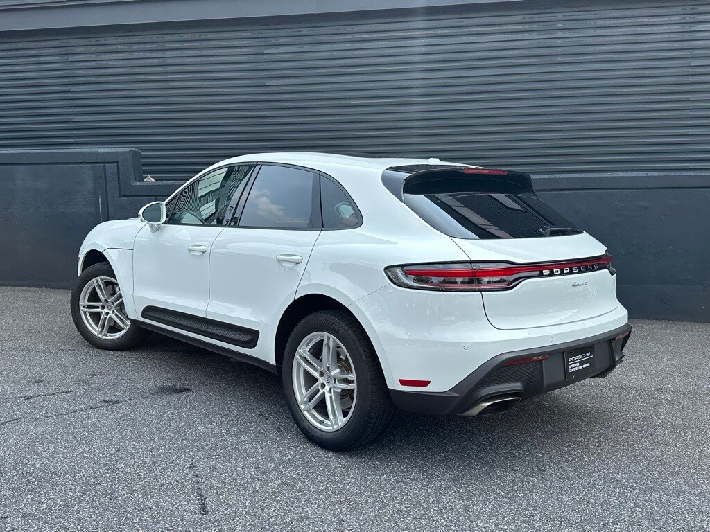 2025 Porsche Macan photo 3