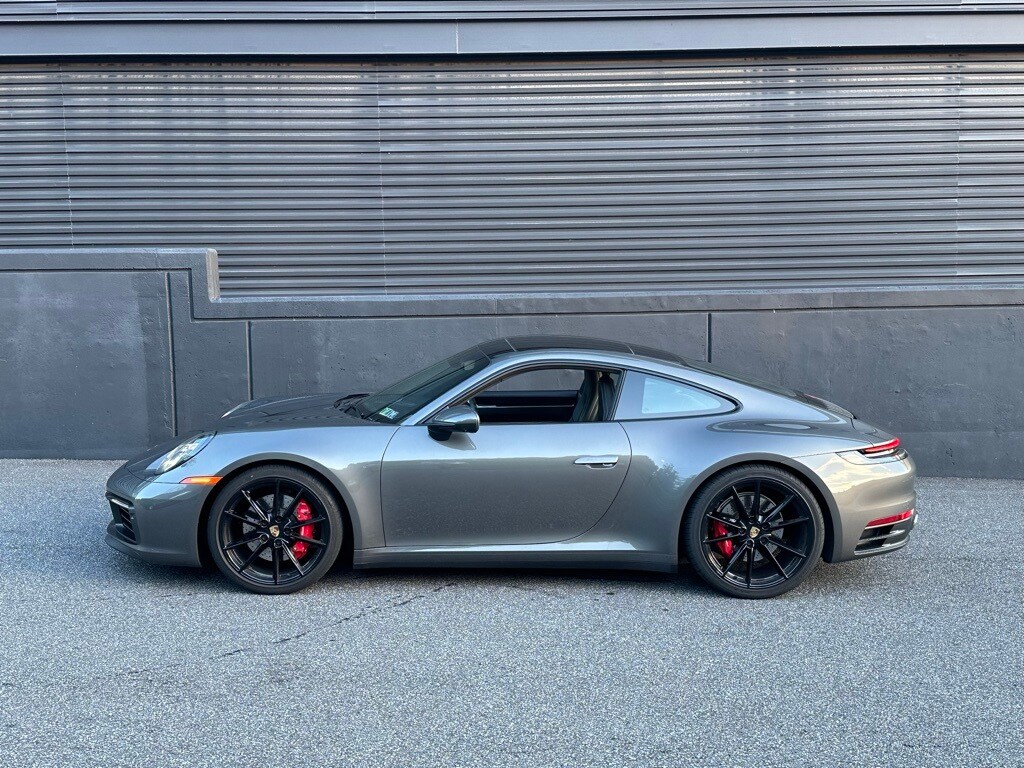 2022 Porsche 911 4S photo 2