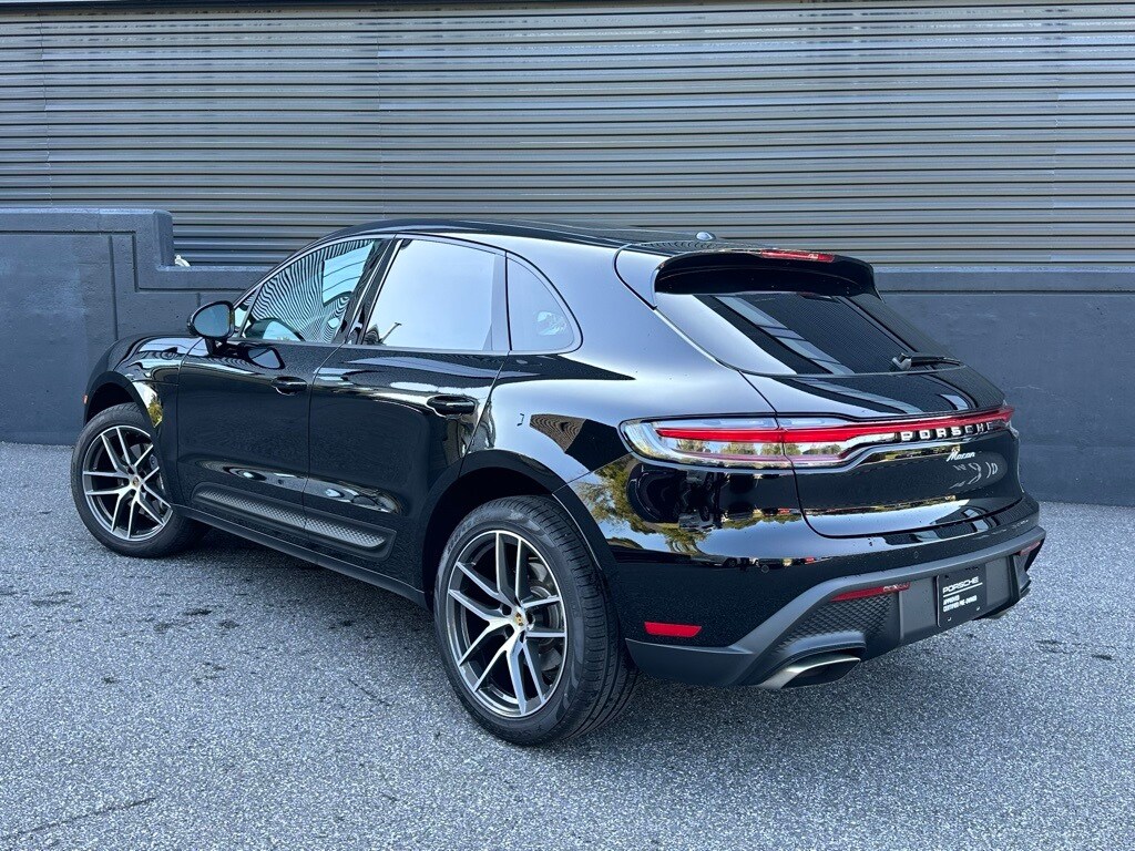 2025 Porsche Macan photo 3