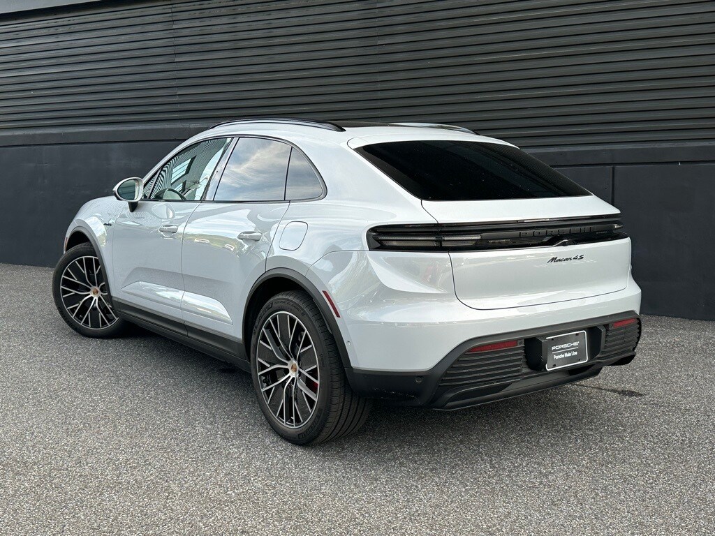 2025 Porsche Macan Electric photo 2