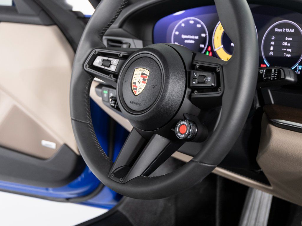 2025 Porsche 911 - Photo 25