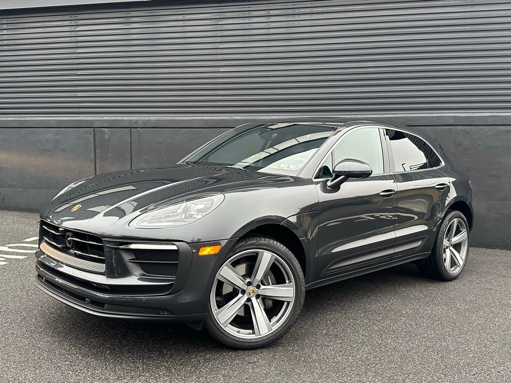 2025 Porsche Macan T's photo