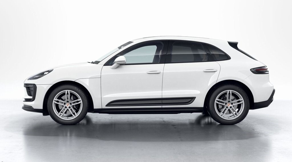 2025 Porsche Macan T photo 2
