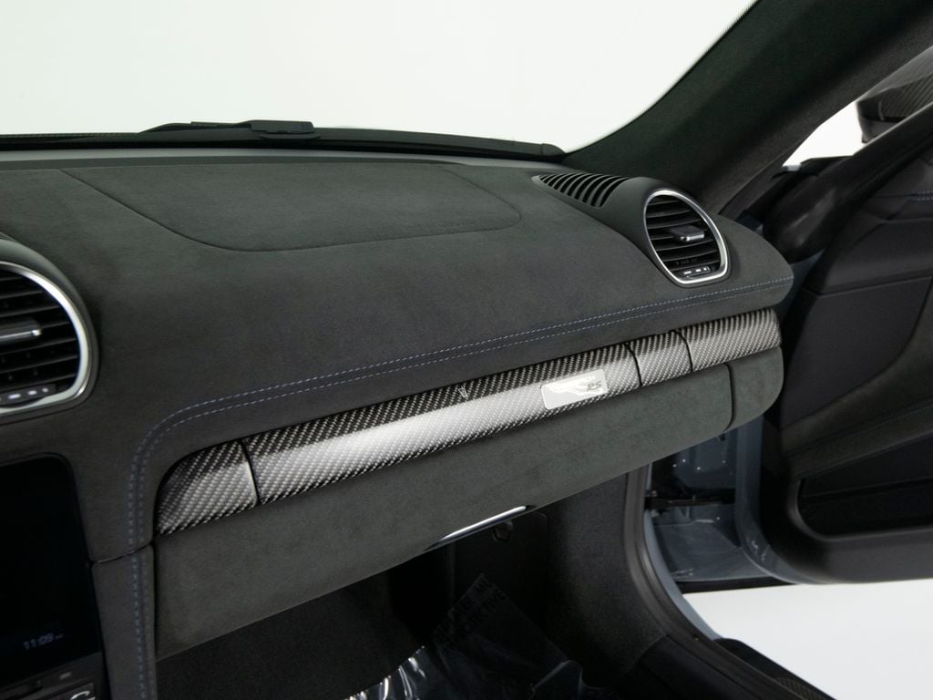 2024 Porsche 718 GT4 RS - Photo 29