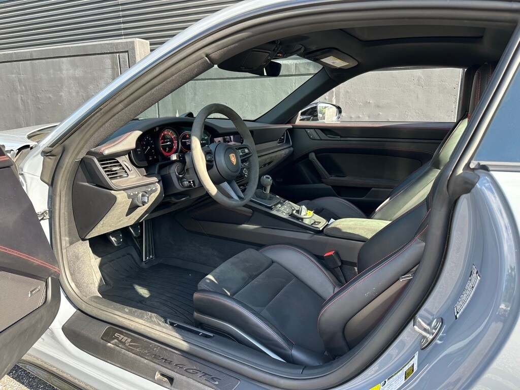2023 Porsche 911 4 GTS photo 4
